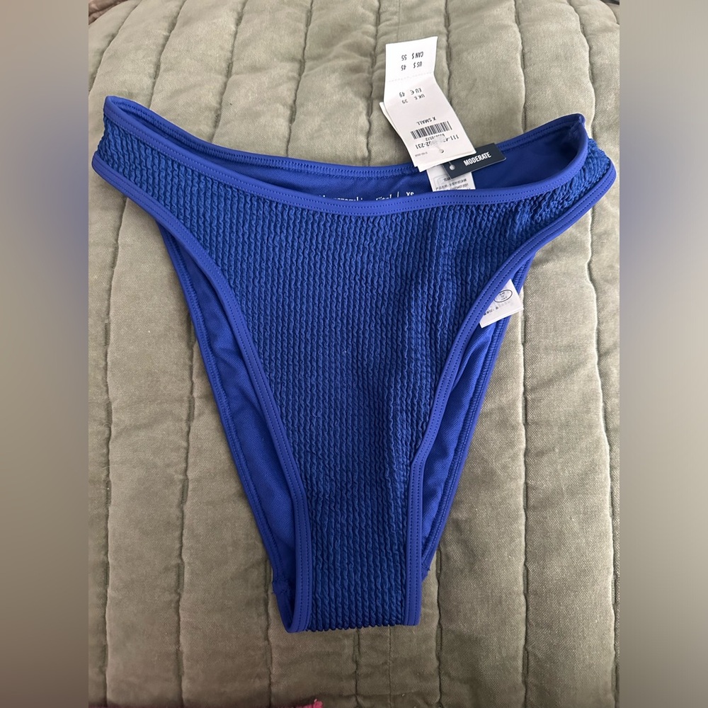 Abercrombie two piece scrunch swim - Picture 2 of 4